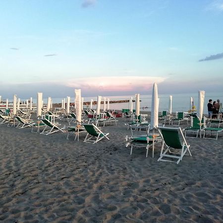 New Luxury 2Bdr Terrace, Views, Ac Appartement Marina Di Carrara Buitenkant foto
