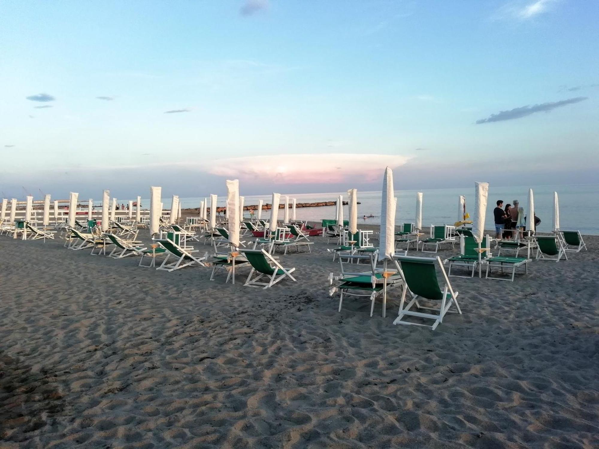 New Luxury 2Bdr Terrace, Views, Ac Appartement Marina Di Carrara Buitenkant foto